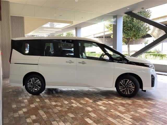 Nissan Serena 2024 - பயன்படுத்தப்பட்டது கார் sale in Sri Lanka - patpat.lk