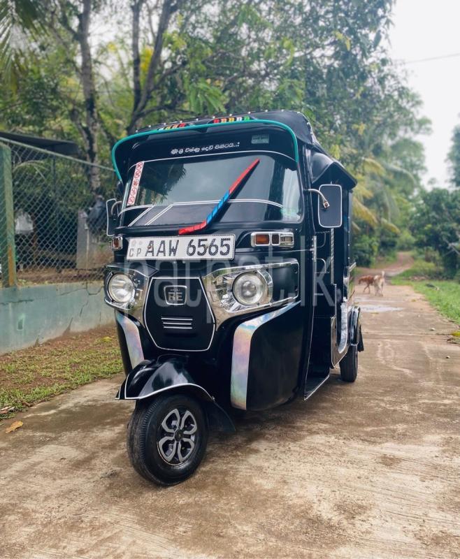 Bajaj Three Wheel 2015 ads-image-1