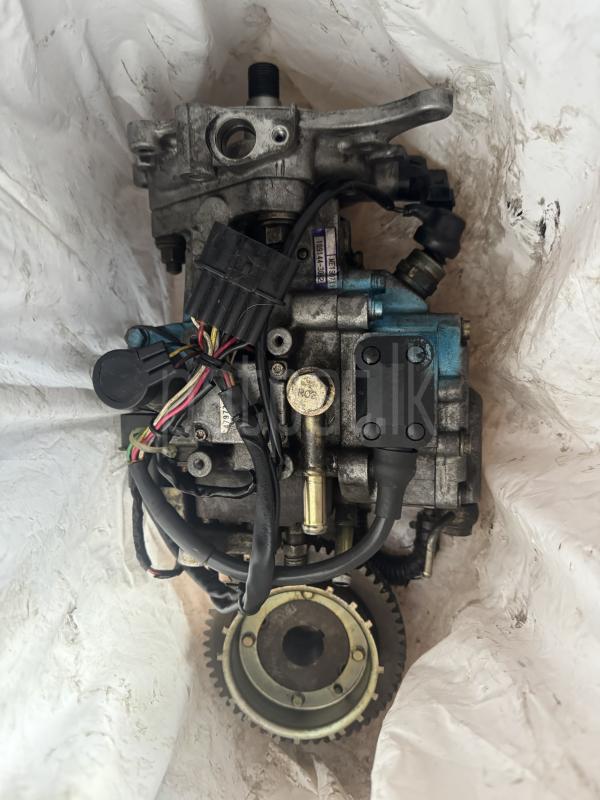Mitsubishi Montero diesel injector pump 4m41