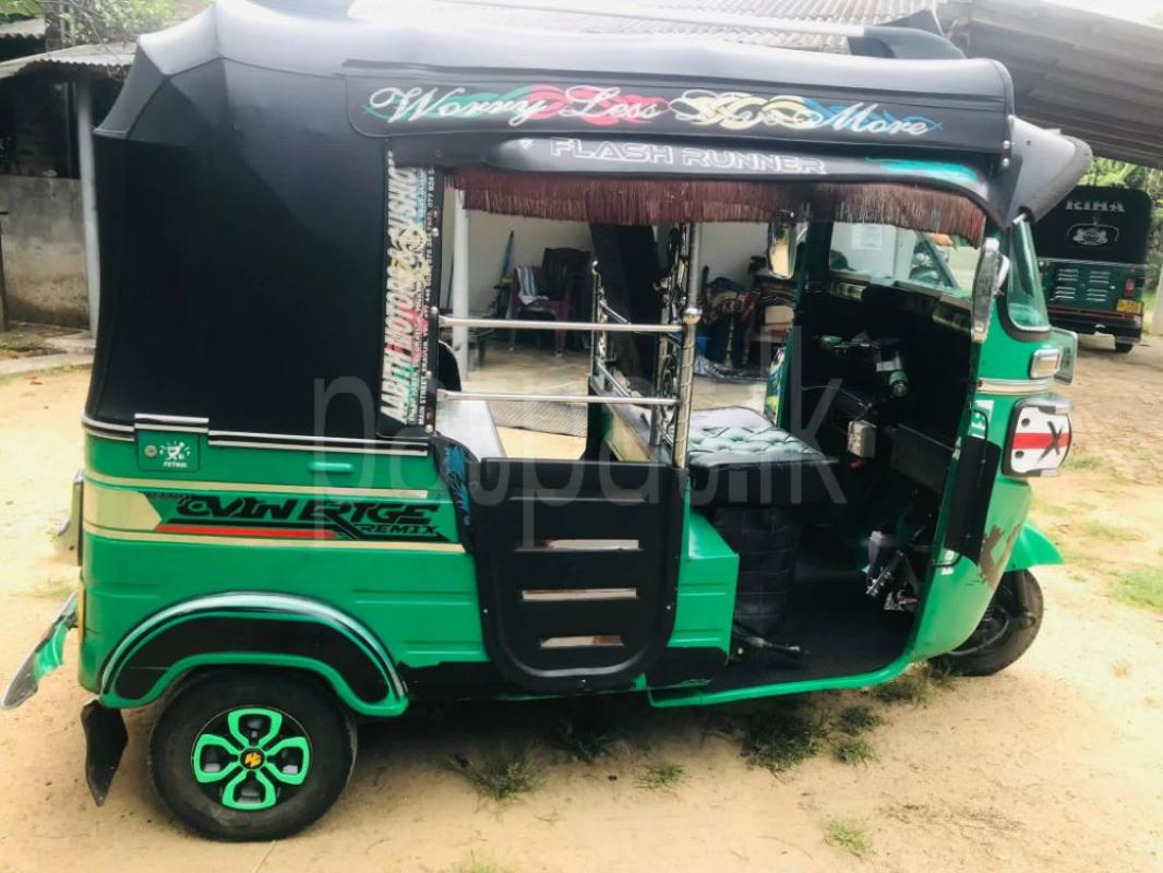 Bajaj Three Wheel 2015 - மறுசீரமைக்கப்பட்டது முச்சக்கர வண்டி sale in Sri Lanka - patpat.lk