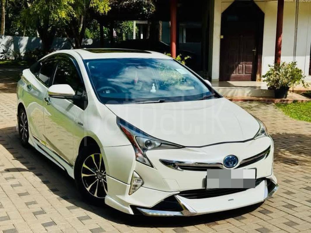 Toyota Prius 2016 - பயன்படுத்தப்பட்டது கார் sale in Sri Lanka - patpat.lk