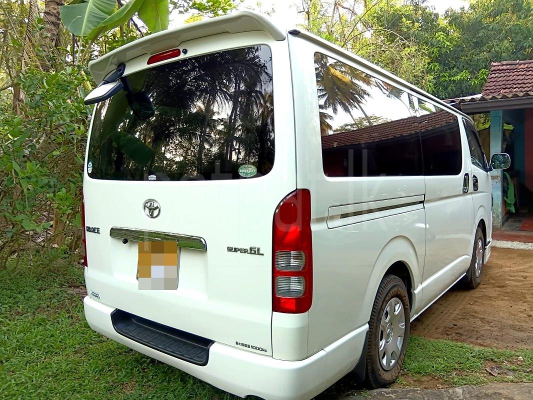 Toyota Hiace 2011 - பயன்படுத்தப்பட்டது வேன் sale in Sri Lanka - patpat.lk
