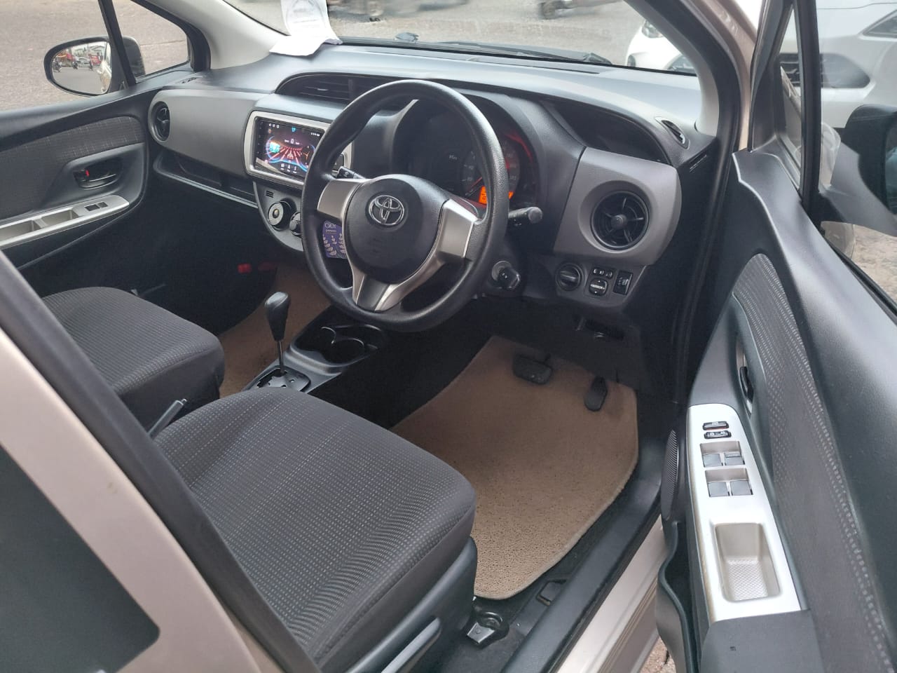 Toyota Vitz 2016 - பயன்படுத்தப்பட்டது கார் sale in Sri Lanka - patpat.lk