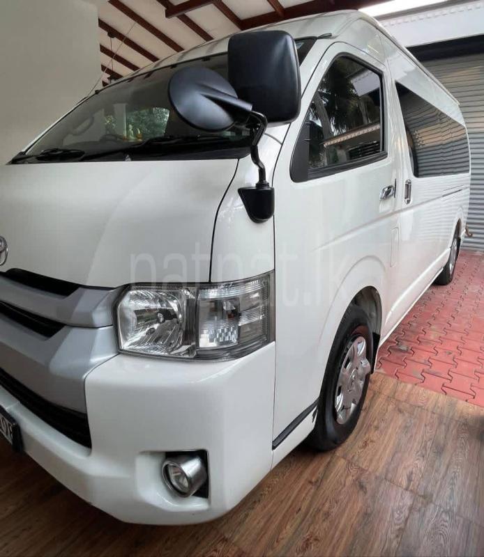 Toyota Hiace 2015 - භාවිතා කරන ලද වෑන් රථය sale in Sri Lanka - patpat.lk