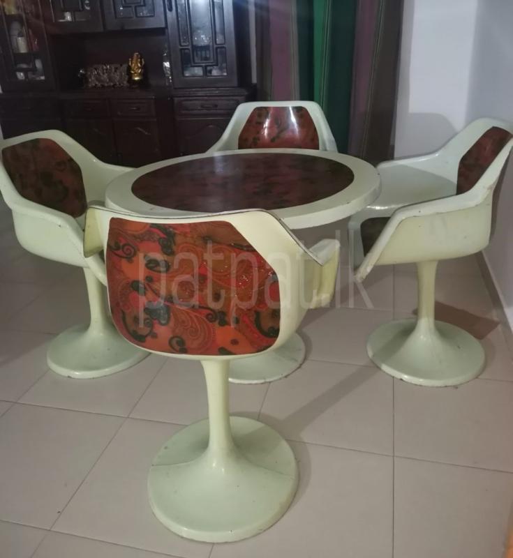 කෑම මේසය සහ පුටු 4