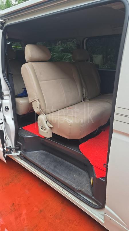 Toyota Hiace 2017 - பயன்படுத்தப்பட்டது வேன் sale in Sri Lanka - patpat.lk