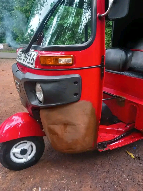 Bajaj Three Wheel 2015 - பயன்படுத்தப்பட்டது முச்சக்கர வண்டி sale in Sri Lanka - patpat.lk