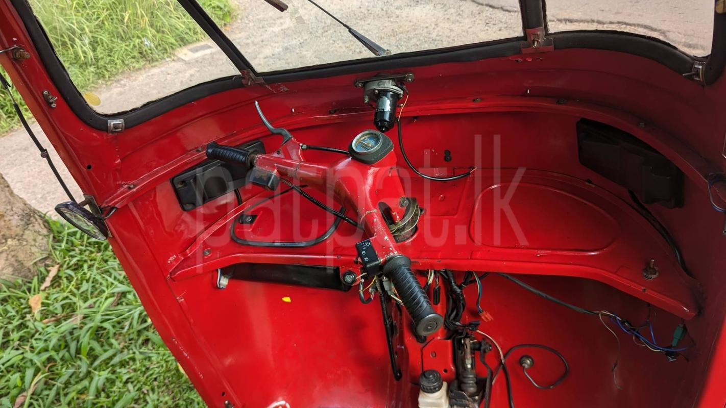 Bajaj 2 stroke 2001 - பயன்படுத்தப்பட்டது முச்சக்கர வண்டி sale in Sri Lanka - patpat.lk