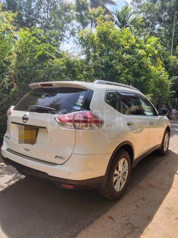Nissan X Trail 2015 - பயன்படுத்தப்பட்டது SUV sale in Sri Lanka - patpat.lk