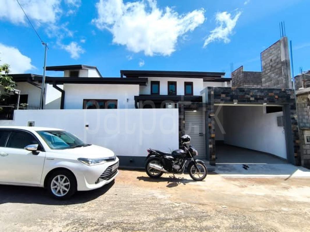 House for Sale in Athurugiriya