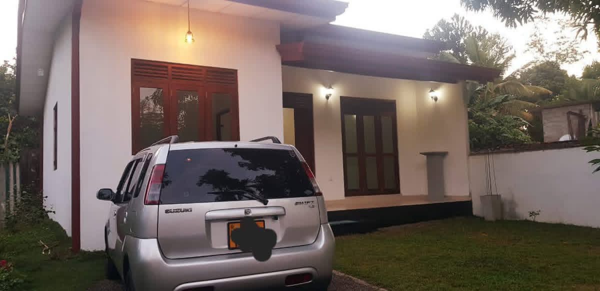 House for Sale in Athurugiriya