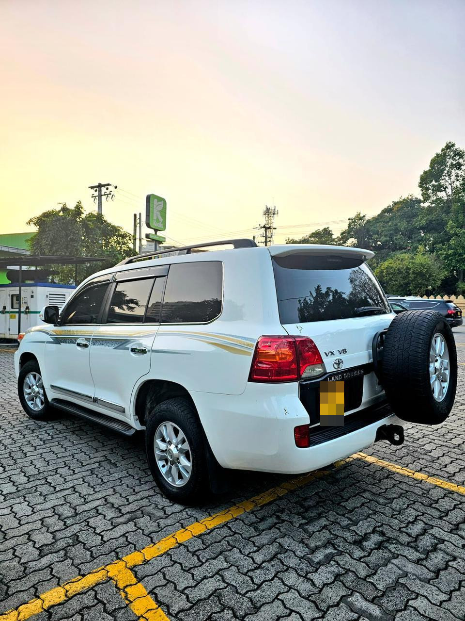 Toyota Land Cruiser 2012 - භාවිතා කරන ලද SUV රථය sale in Sri Lanka - patpat.lk