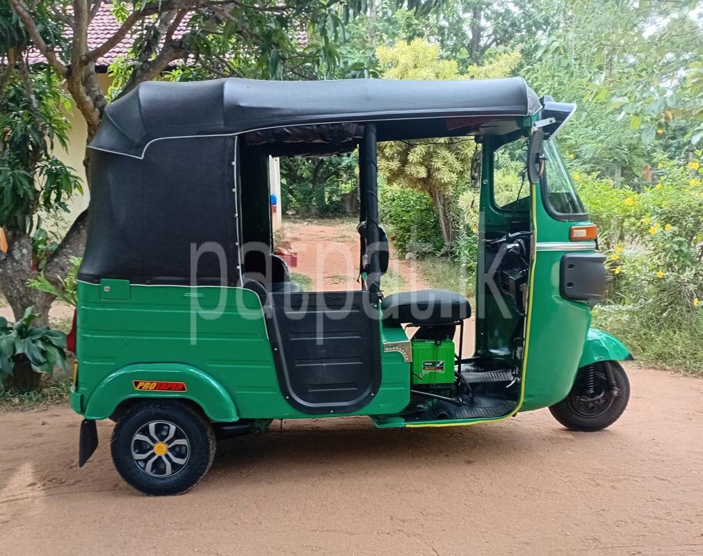 Bajaj 4 stroke 2015 - භාවිතා කරන ලද ත්‍රිරෝද රථය sale in Sri Lanka - patpat.lk