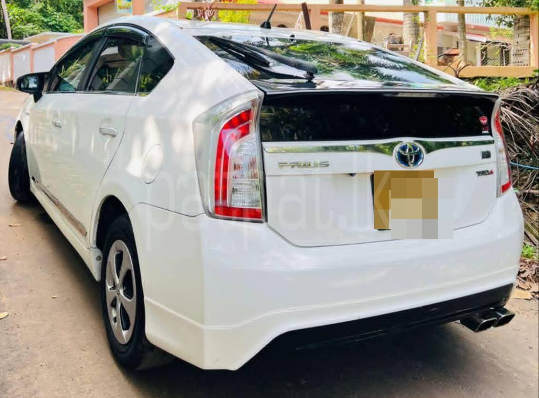 Toyota PRIUS S TOURUING 2013 - பயன்படுத்தப்பட்டது கார் sale in Sri Lanka - patpat.lk