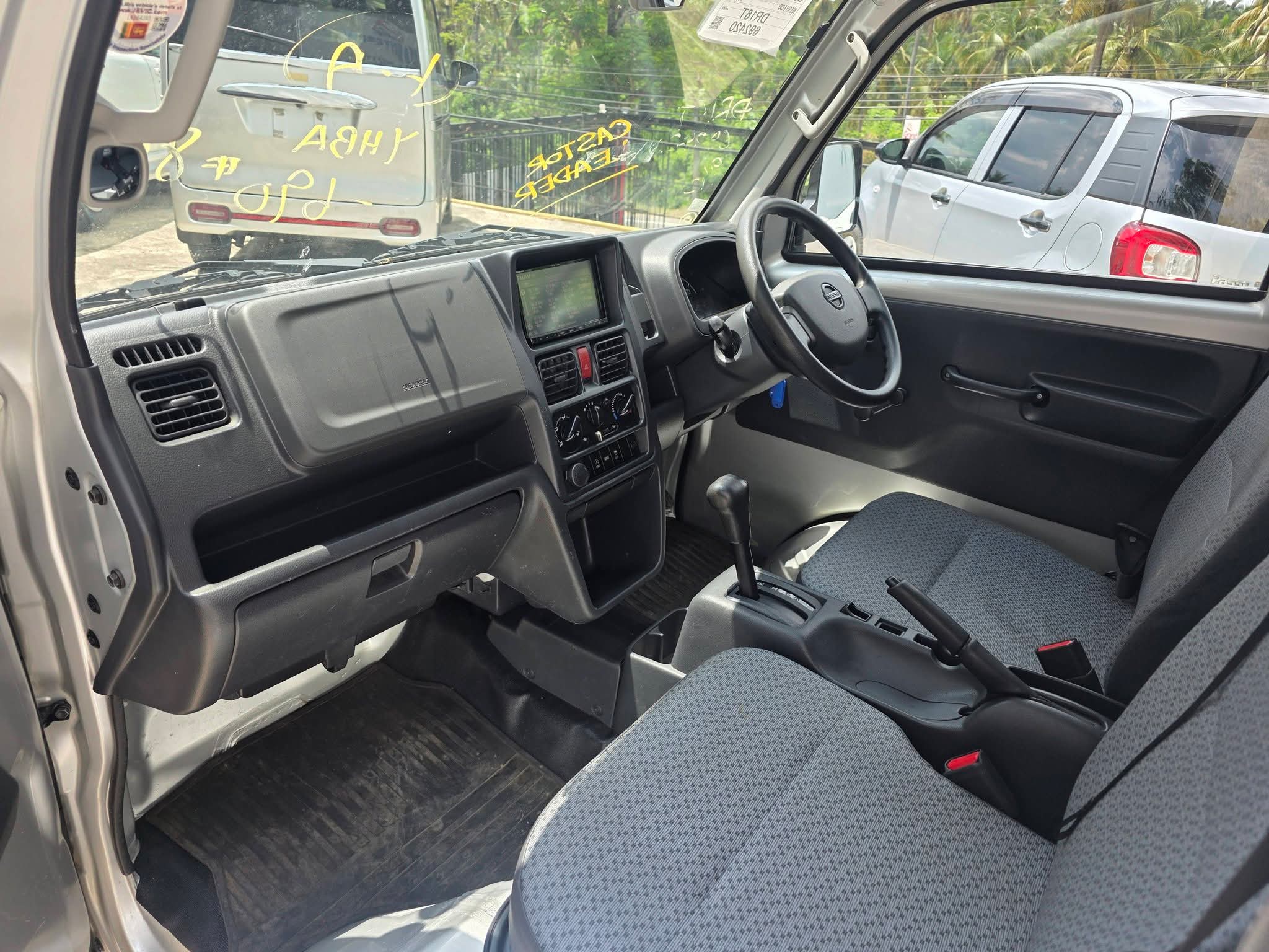 Nissan Clipper 2022 - மறுசீரமைக்கப்பட்டது டிரக் sale in Sri Lanka - patpat.lk
