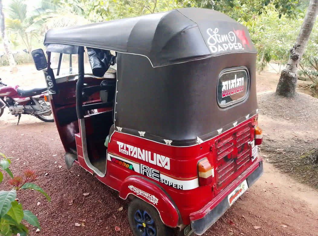 Bajaj Three Wheel 2000 - භාවිතා කරන ලද ත්‍රිරෝද රථය sale in Sri Lanka - patpat.lk