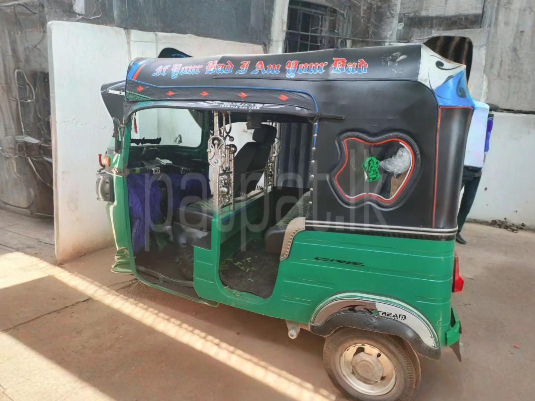 Bajaj Three Wheel 2016 - பயன்படுத்தப்பட்டது முச்சக்கர வண்டி sale in Sri Lanka - patpat.lk