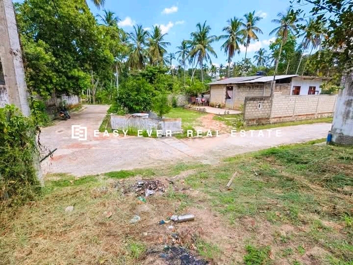 Commercial Land for Sale in Minuwangoda