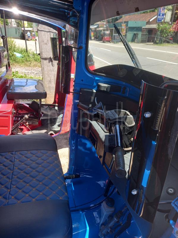 Bajaj Three Wheel 2015 - பயன்படுத்தப்பட்டது முச்சக்கர வண்டி sale in Sri Lanka - patpat.lk