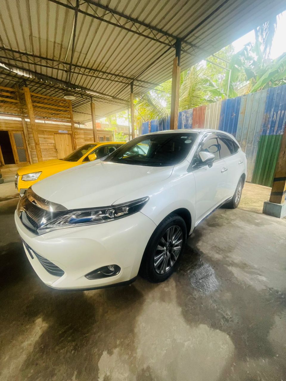 Toyota Harrier 2015 - Used SUV sale in Sri Lanka - patpat.lk