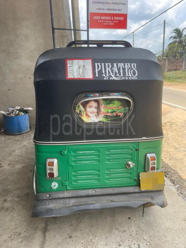 Bajaj Three Wheel 2011 - Reconditioned Three wheeler sale in Sri Lanka - patpat.lk