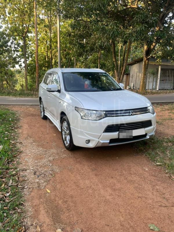 Mitsubishi Outlander 2013 - Used SUV sale in Sri Lanka - patpat.lk