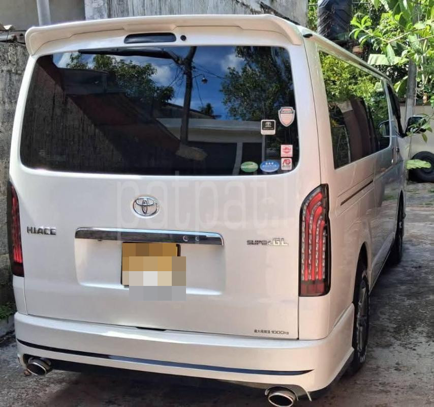 Toyota Hiace 2017 - பயன்படுத்தப்பட்டது வேன் sale in Sri Lanka - patpat.lk