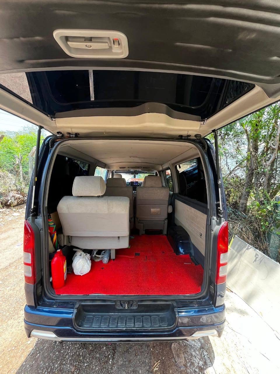 Toyota Hiace 2011 - பயன்படுத்தப்பட்டது வேன் sale in Sri Lanka - patpat.lk