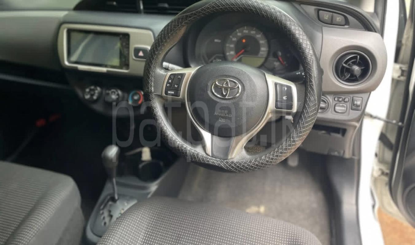 Toyota Vitz 2015 - பயன்படுத்தப்பட்டது கார் sale in Sri Lanka - patpat.lk