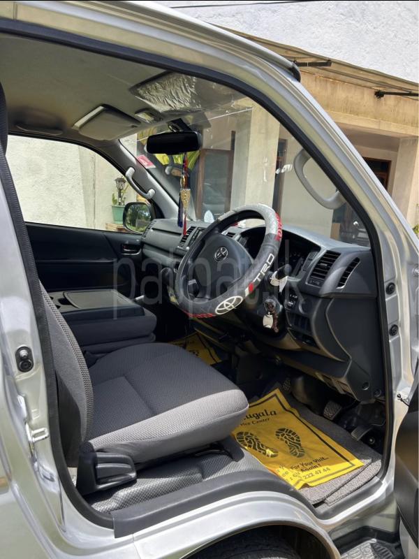 Toyota Hiace 2016 - பயன்படுத்தப்பட்டது வேன் sale in Sri Lanka - patpat.lk