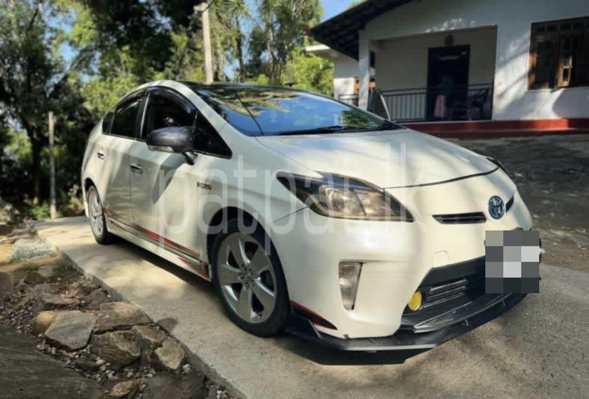 Toyota Prius 2014 - பயன்படுத்தப்பட்டது கார் sale in Sri Lanka - patpat.lk