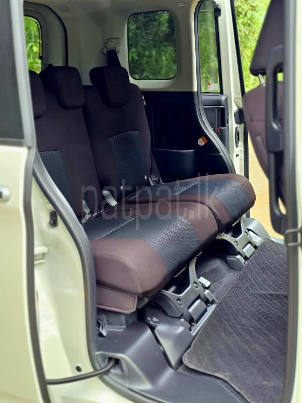 Toyota Roomy 2024 - சான்றளிக்கப்பட்டது வேன் sale in Sri Lanka - patpat.lk