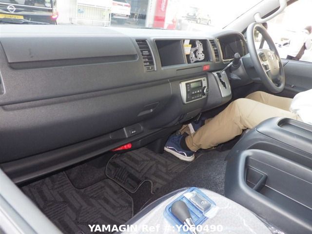 Toyota Hiace 2025 - අලුත් වෑන් රථය sale in Sri Lanka - patpat.lk