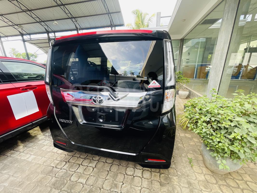 Toyota Roomy 2023 - பயன்படுத்தப்பட்டது வேன் sale in Sri Lanka - patpat.lk