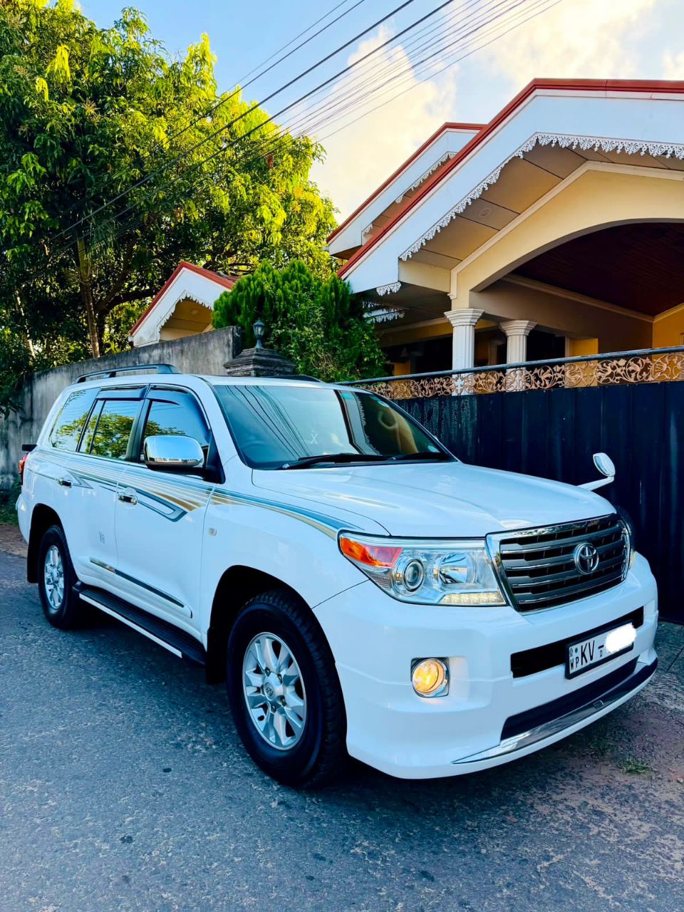 Toyota Land Cruiser 2011 - பயன்படுத்தப்பட்டது SUV sale in Sri Lanka - patpat.lk