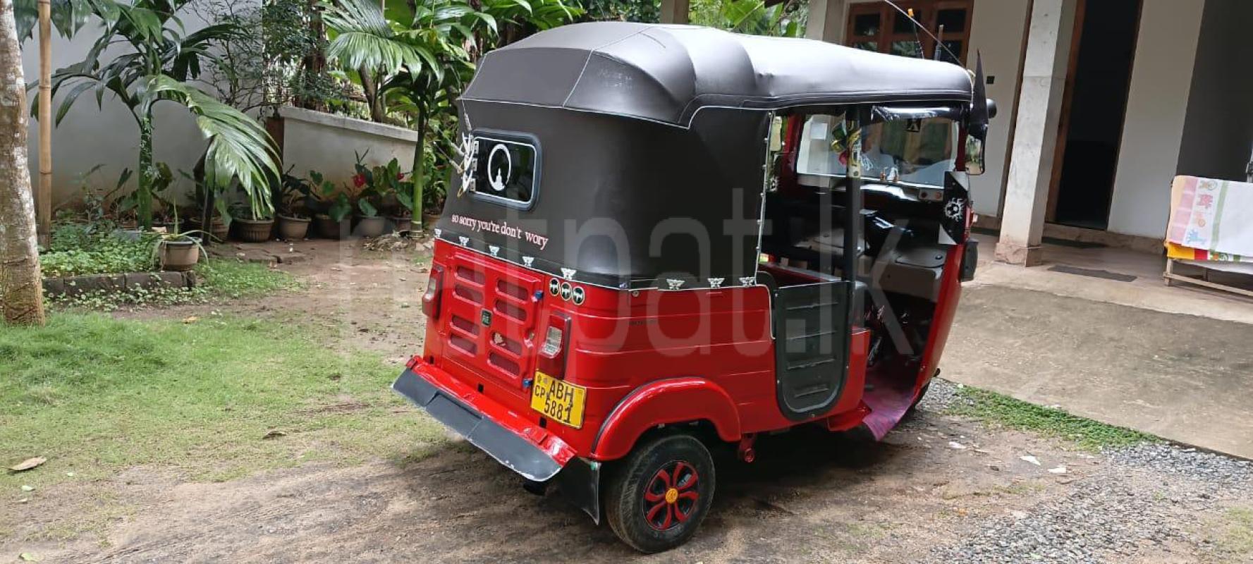 Bajaj Three Wheel 2015 - பயன்படுத்தப்பட்டது முச்சக்கர வண்டி sale in Sri Lanka - patpat.lk
