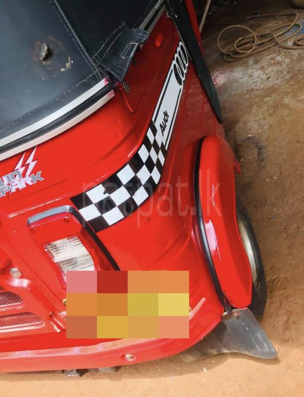 Bajaj 4 stroke 2016 - பயன்படுத்தப்பட்டது முச்சக்கர வண்டி sale in Sri Lanka - patpat.lk