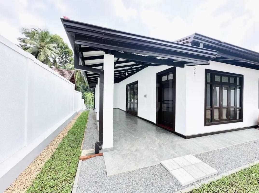  for Rent in Akuregoda