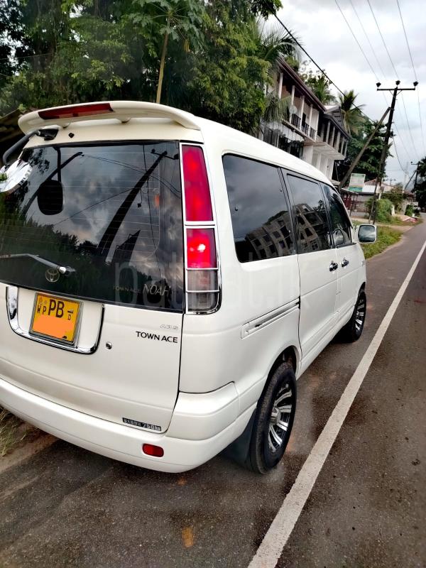 Toyota NOHA 2001 - பயன்படுத்தப்பட்டது வேன் sale in Sri Lanka - patpat.lk