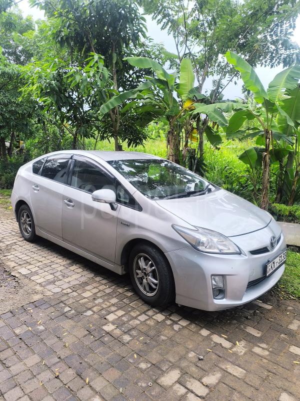 Toyota Prius 2011 - பயன்படுத்தப்பட்டது கார் sale in Sri Lanka - patpat.lk