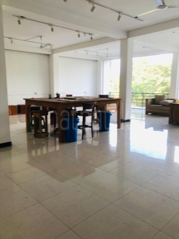 Building for Rent in Nawala