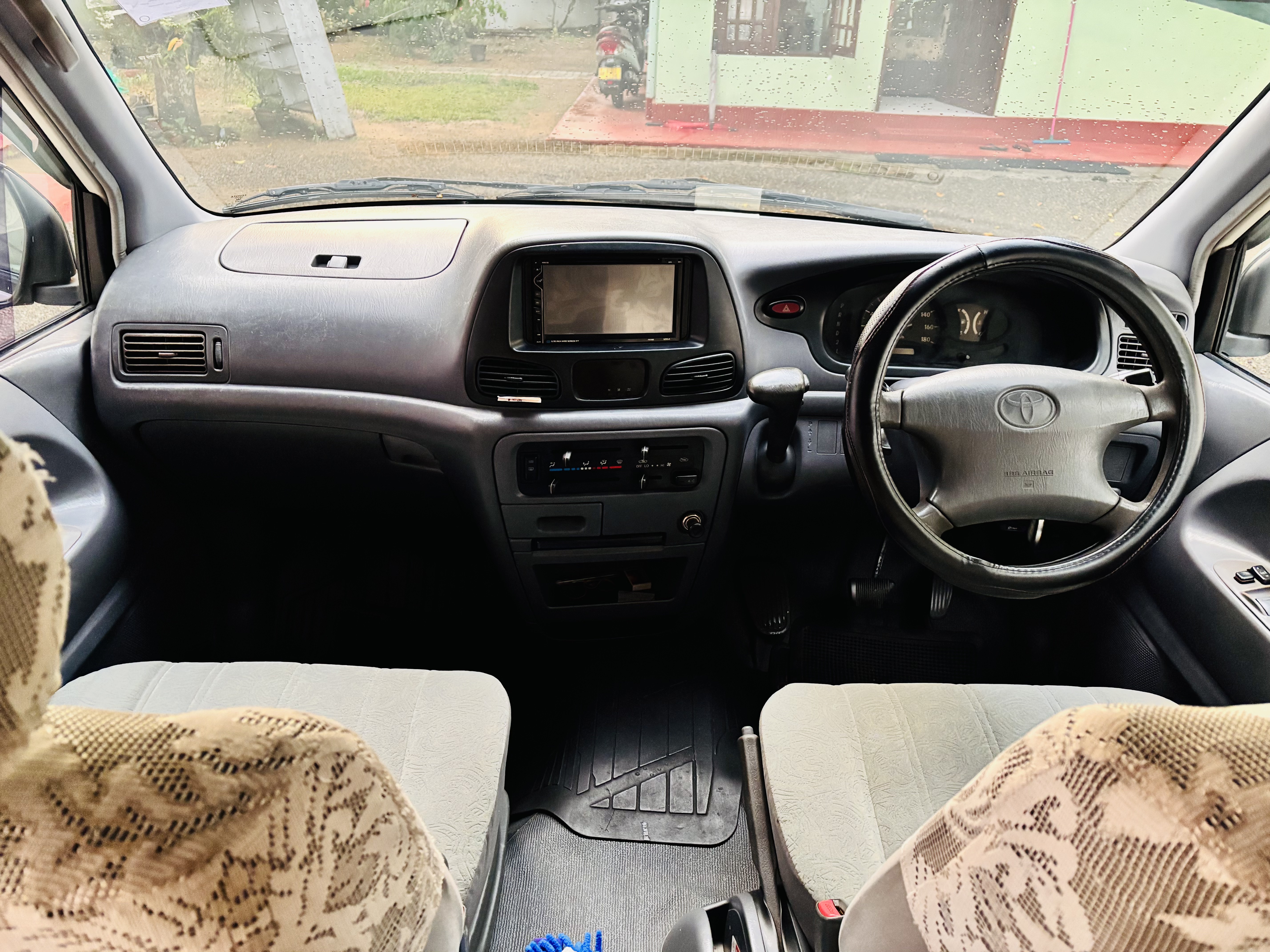 Toyota Noah 2001 - Used Van sale in Sri Lanka - patpat.lk