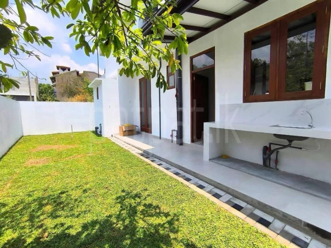 House for Sale in Athurugiriya