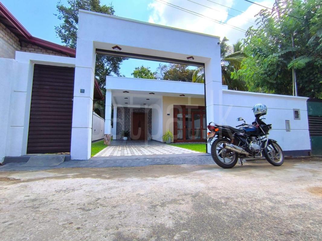 House for Sale in Athuraliya