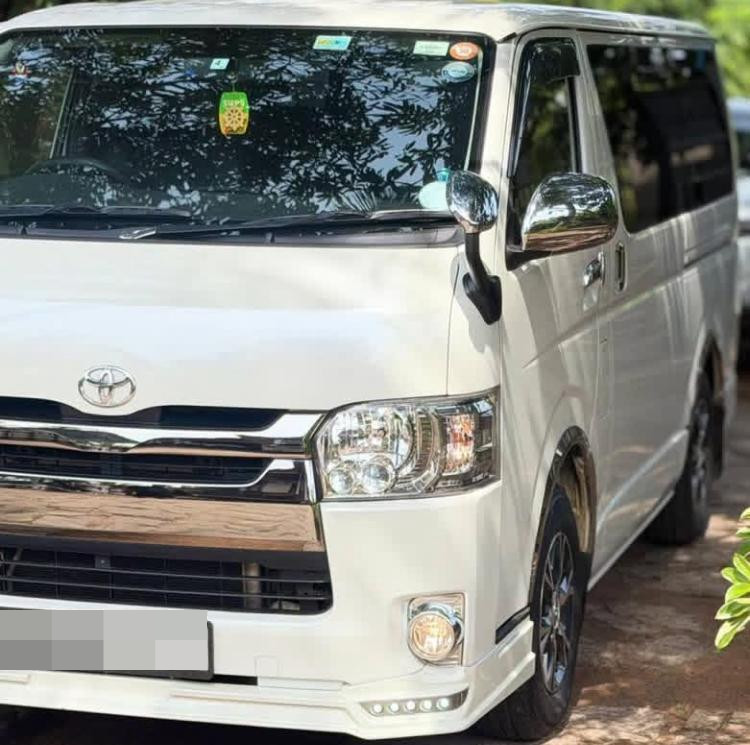 Toyota Hiace 2016 - භාවිතා කරන ලද වෑන් රථය sale in Sri Lanka - patpat.lk