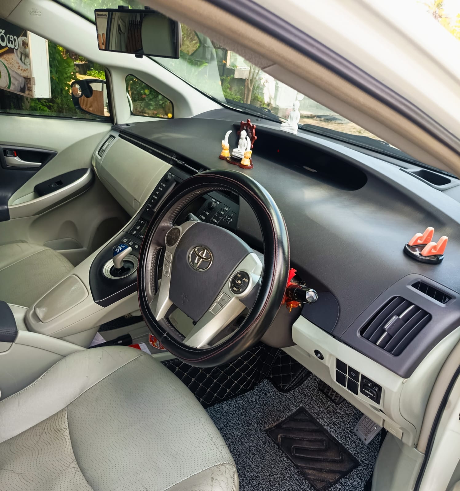 Toyota Prius 2011 - பயன்படுத்தப்பட்டது கார் sale in Sri Lanka - patpat.lk