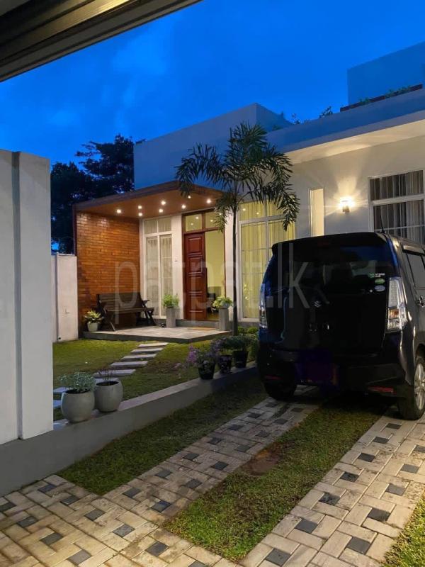 House for Sale in Athurugiriya