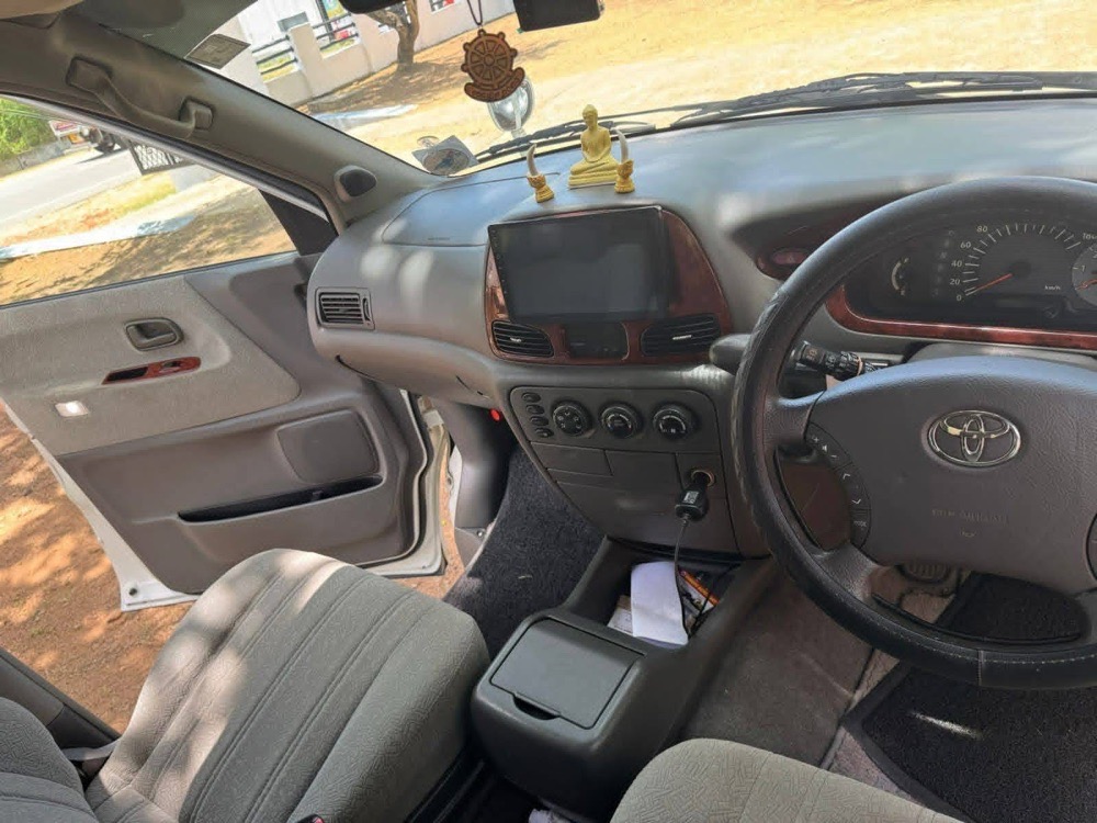 Toyota Noah 2004 - භාවිතා කරන ලද වෑන් රථය sale in Sri Lanka - patpat.lk