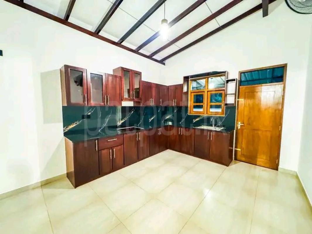House for Sale in Athurugiriya