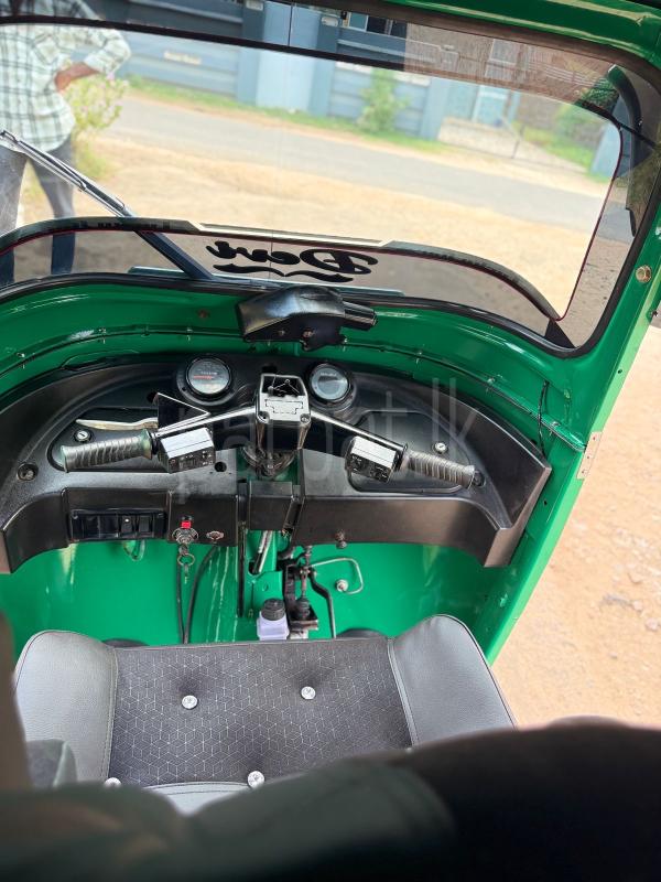 Bajaj Three Wheel 2011 - பயன்படுத்தப்பட்டது முச்சக்கர வண்டி sale in Sri Lanka - patpat.lk